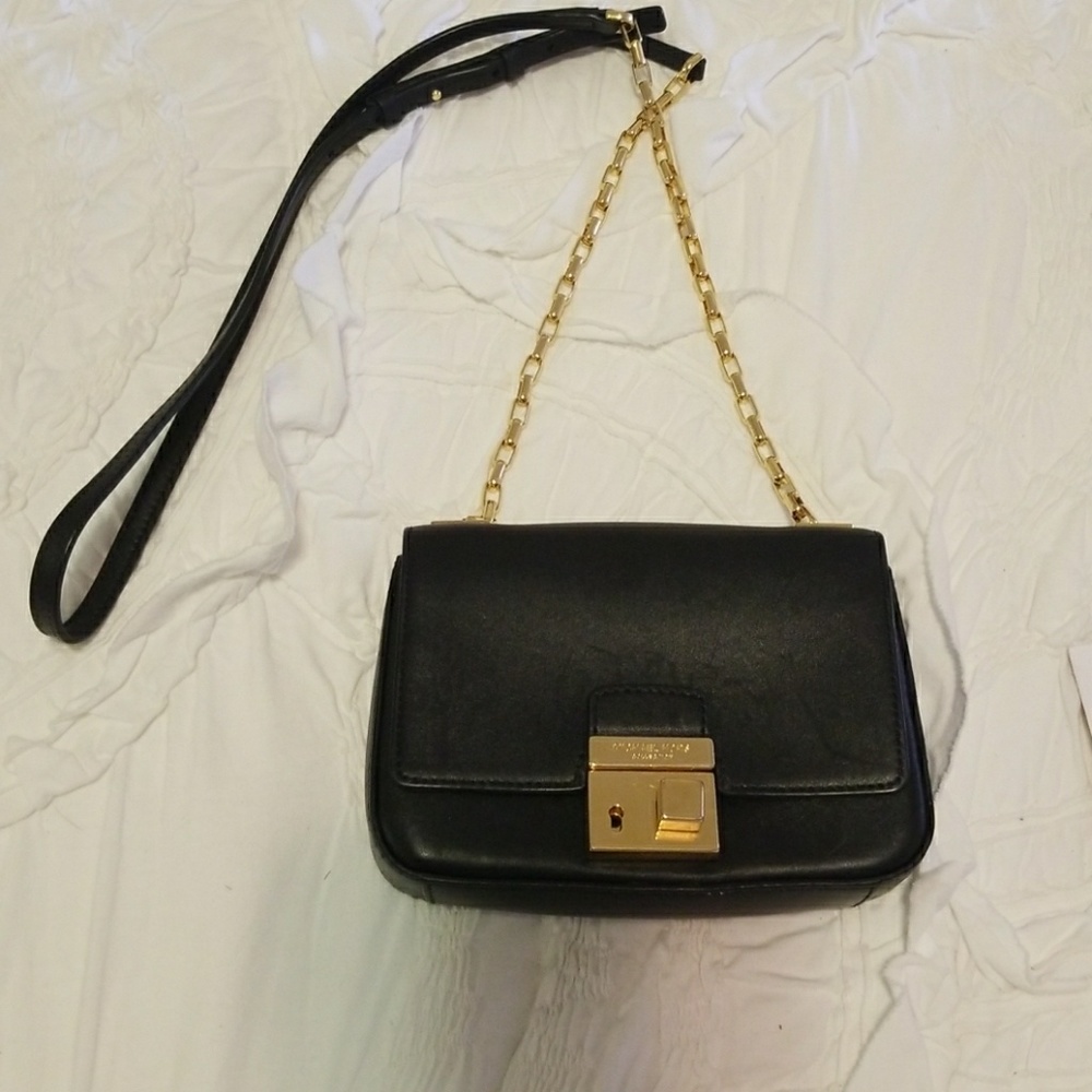 BLACK CROSSBODY COLLECTION